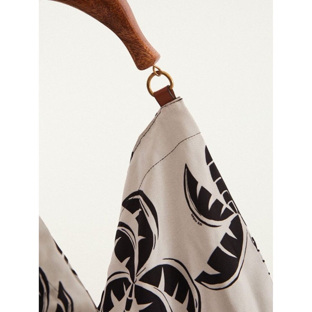 NEW FARM Rio Black And White Scarf Tote Bag Wood Handle Reversible Palm Trees - Picture 6 of 12
